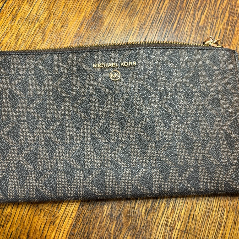 Very large wristlet